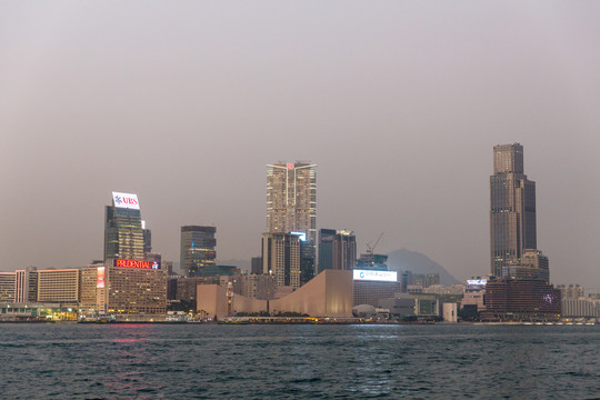 香港，繁荣国际都市与文化交汇的璀璨明珠